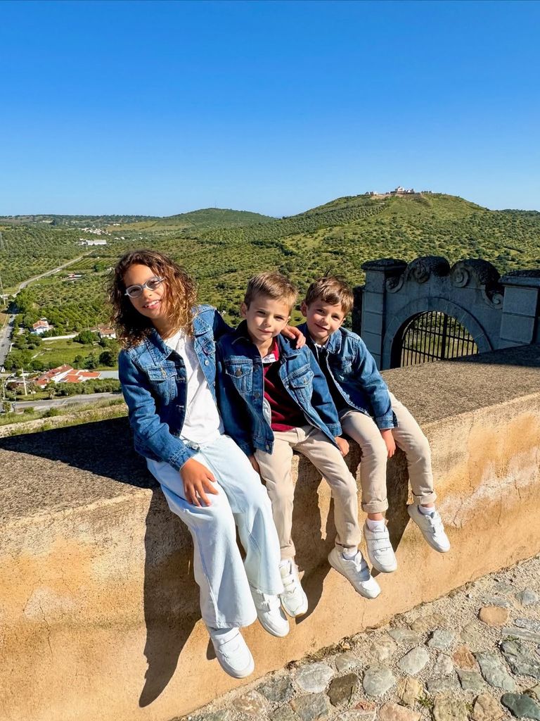 Desde que nació Amaïa, la familia ha cambiado de país de residencia en varias ocaciones.