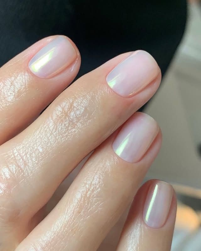 Manicura glaseada nude