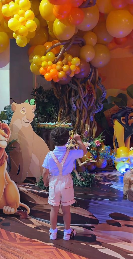 Marquitos, fascinado con su celebración de tres años.