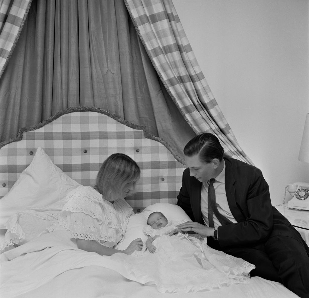 Paul Channon y su mujer, Ingrid, con su pequeña Olivia