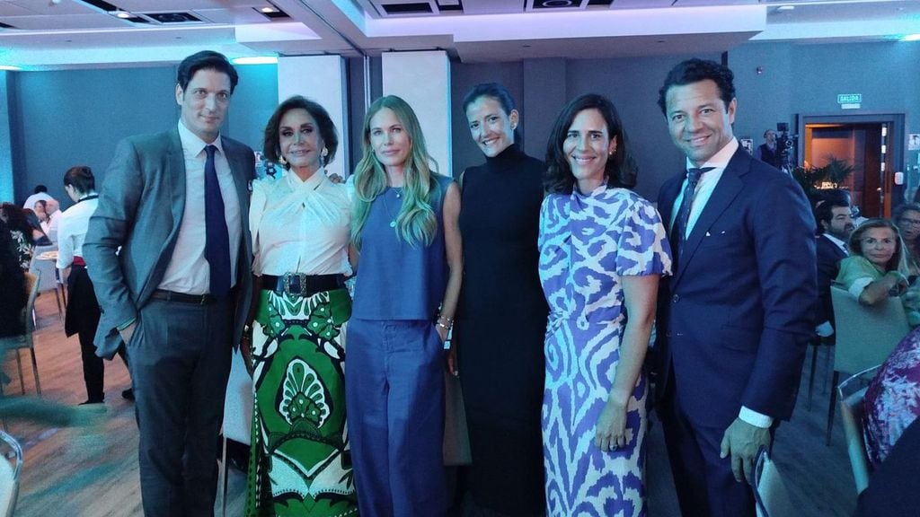 Luis Medina, Naty Abascal, Helen Svedin, Clara Caruana, Carla Araluce y José Carlos García