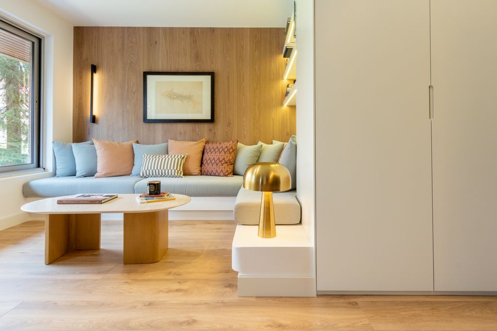 Salón con armario integrado en la arquitectura