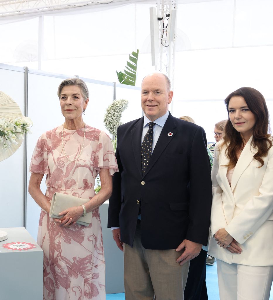 Carolina de Mónaco con vestido floral en el Concurso Internacional de Bouquets junto a su hermano, el príncipe Alberto.