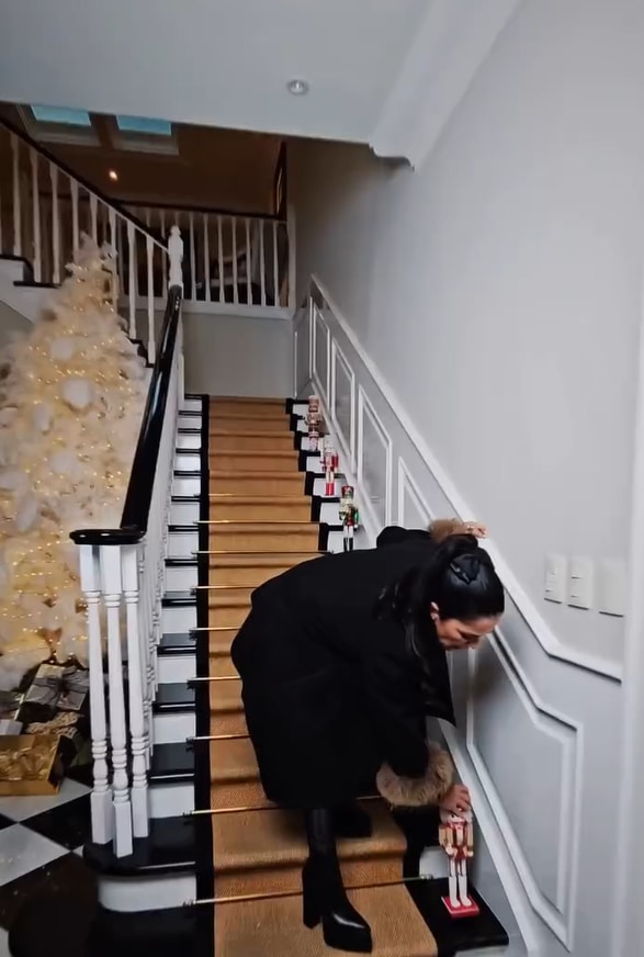 Martha Debayle colocó cascanueces en cada escalón de la escalera de su casa