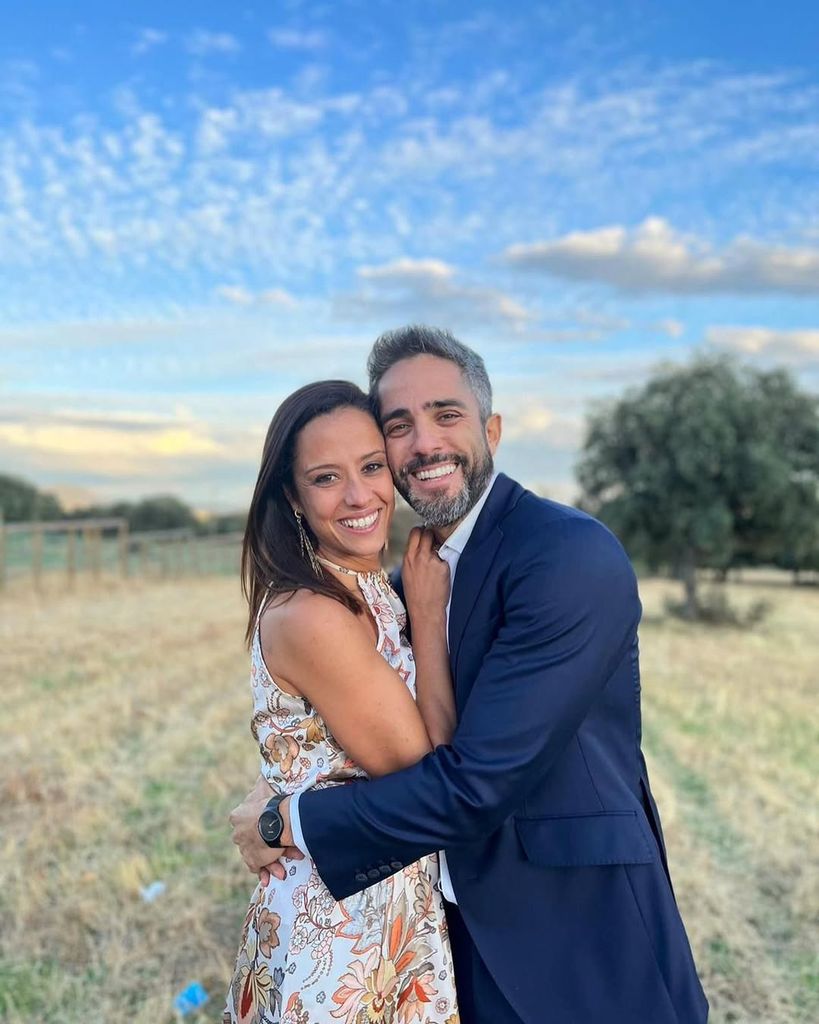 Roberto Leal posa supercariñoso con su mujer, Sara Rubio