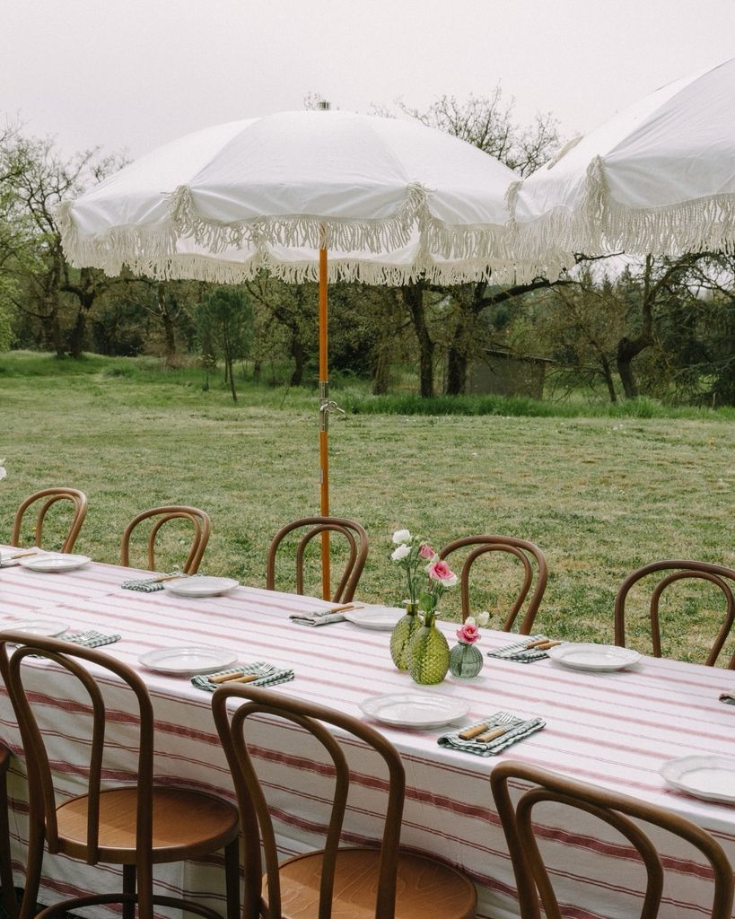 Decoración de bodas con manteles a rayas horizontales