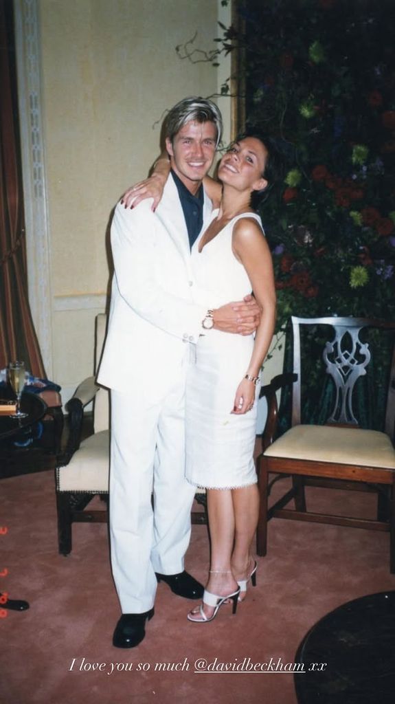 David y Victoria Beckham en una vieja foto compartida por ella en su aniversario 26.