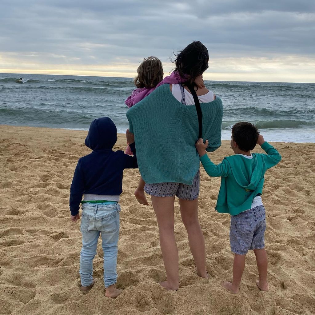 Irene Montero con sus tres hijos, Leo, Manuel y Aitana