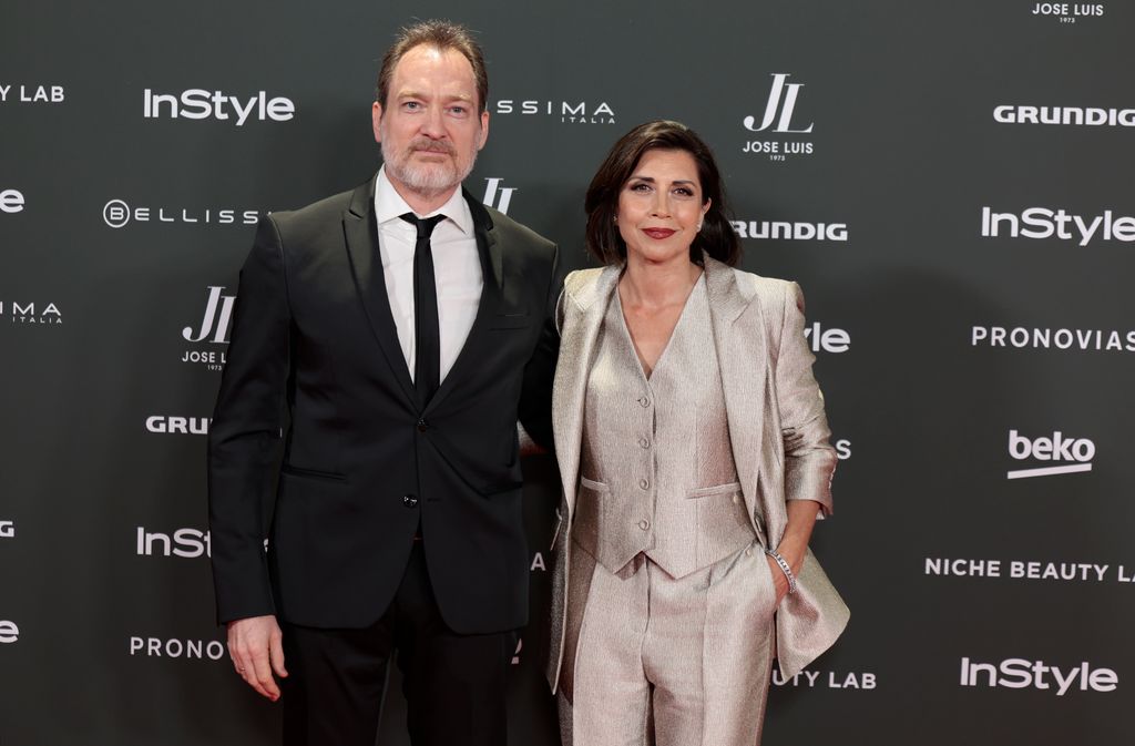 Alicia Borrachero y Ben Temple en un photocall en 2024
