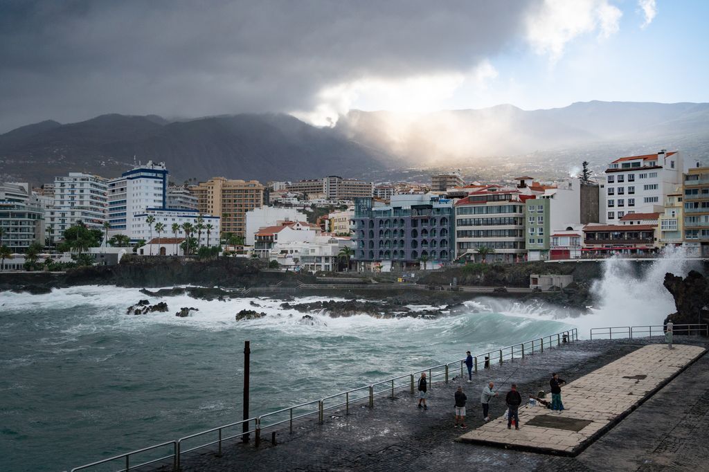 Canarias será la zona más afectada por la borrasca Therese, con rachas de viento que podrían superar los 90 km/h, oleaje de hasta cinco metros y precipitaciones localmente intensas