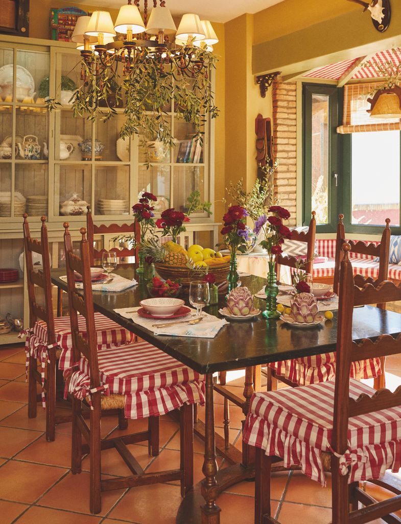 Comedor de la finca familiar de Rocío Peralta en Andalucía.