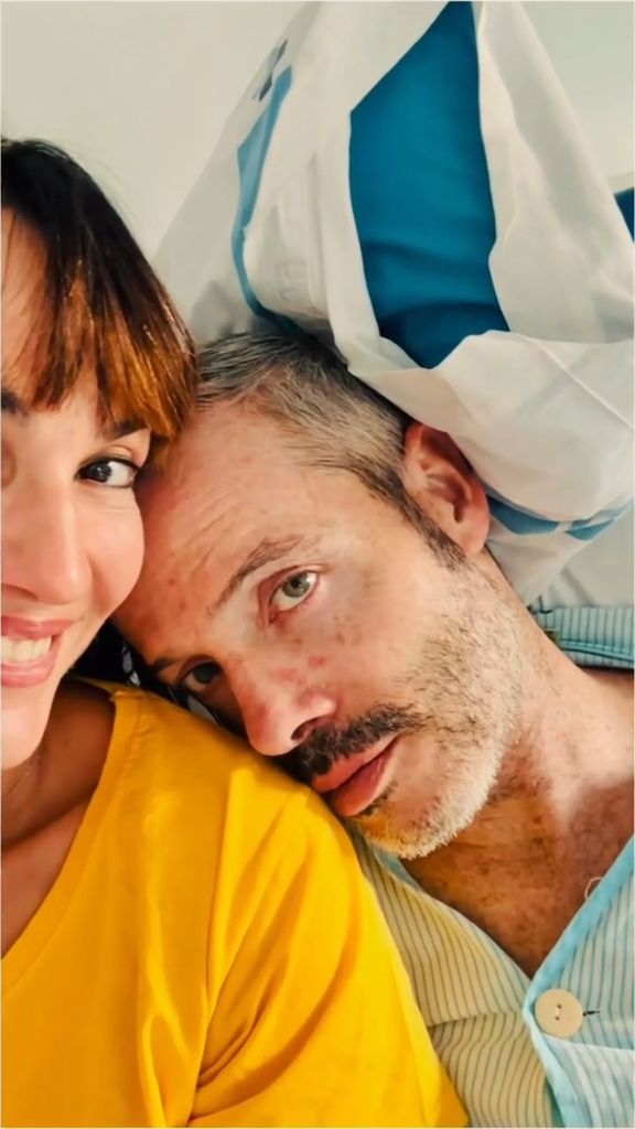Irene Villa en el hospital con su marido, David Serrato