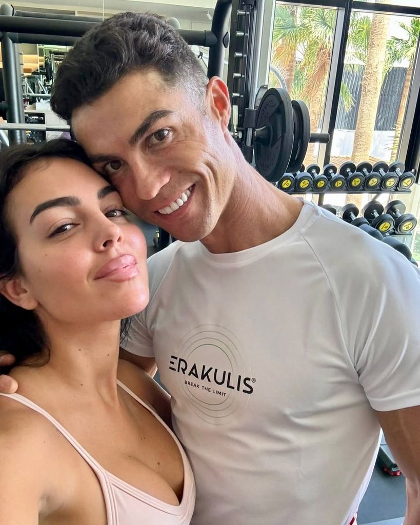 Georgina Rodríguez, pareja inseparable de Cristiano Ronaldo, combina su rol familiar con un estilo de vida igualmente exigente