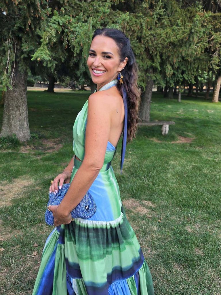 Paula Echevarría con look de invitada en la boda de los hijos de unos amigos, 2026.