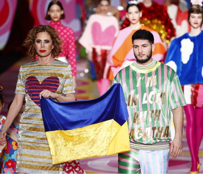 Omar Montes desfila para Agatha Ruiz de la Prada