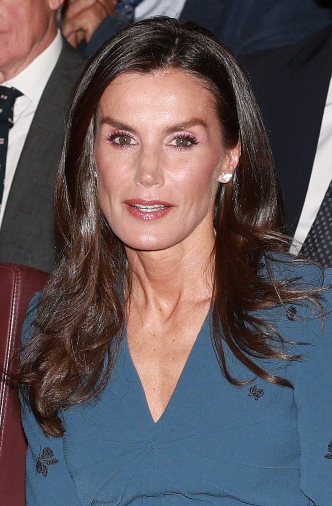 La reina Letizia en los premios de la Asociación de Prensa de Madrid con un vestido de Bottega Veneta
