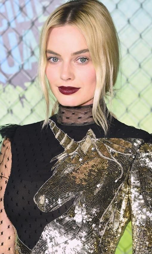 margot robbie luce un peinado inspirado en los 90