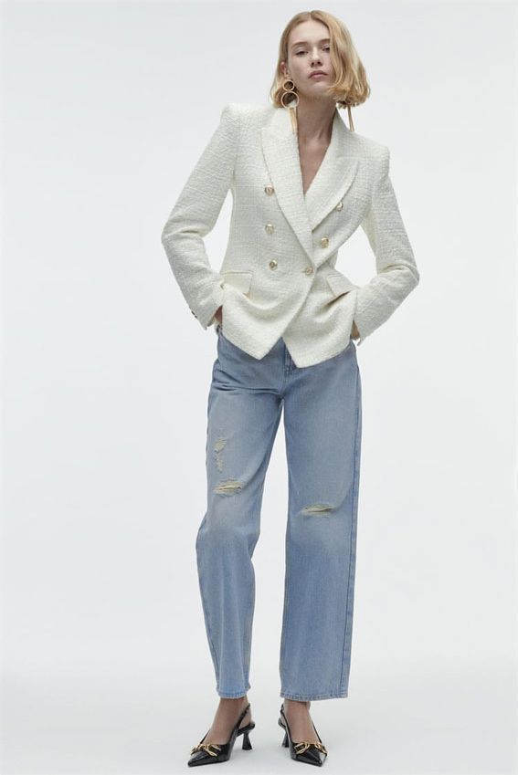 Chaqueta cruzada de Zara con botones dorados