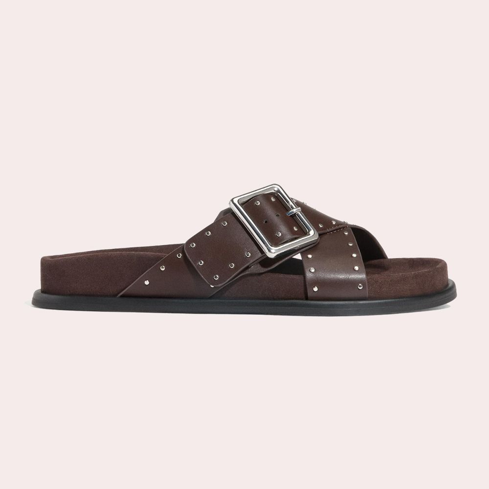 Sandalia plana tachas
