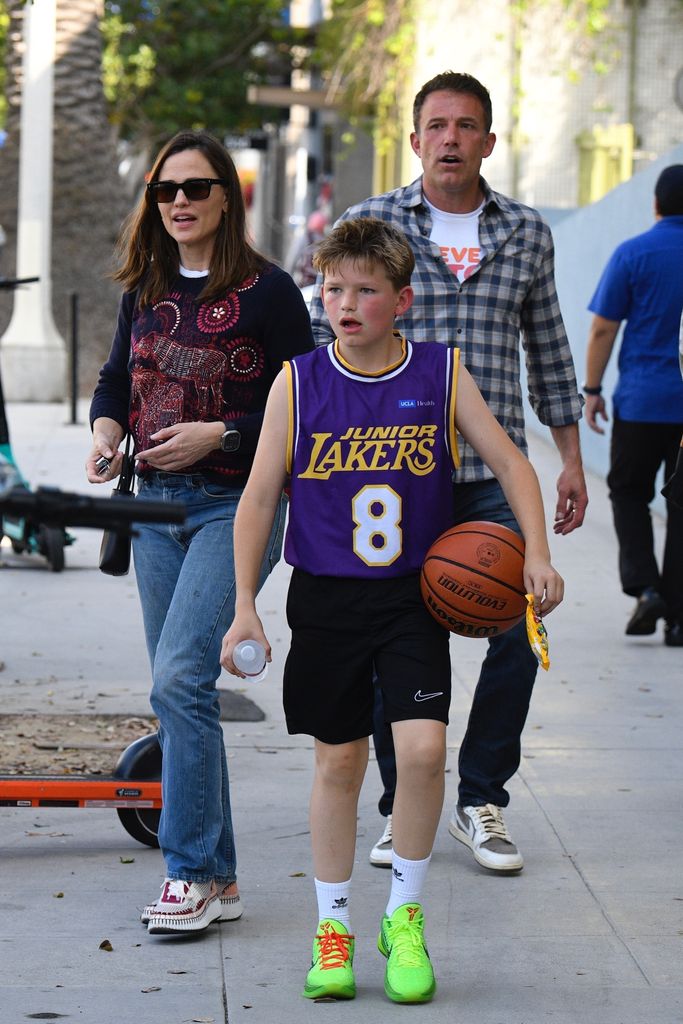Ben Affleck y su ex Jennifer Garner con su hijo Samuel en Santa Monica