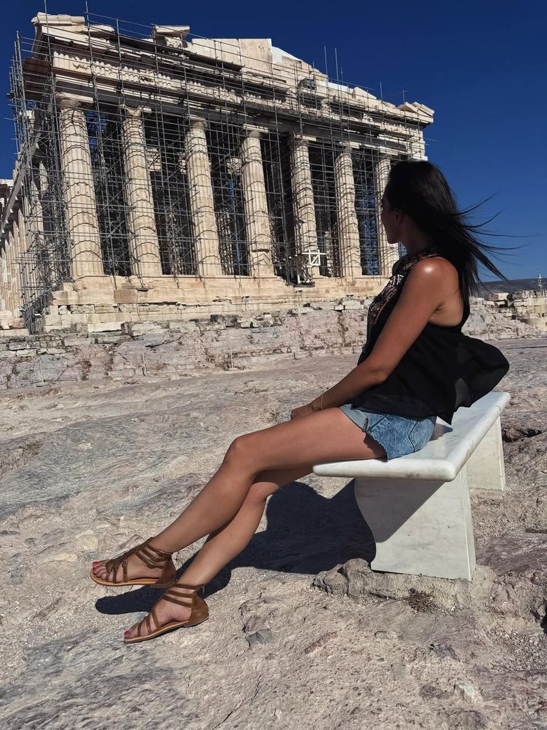 Patricia Pardo disfruta de las vistas del Partenón de Atenas