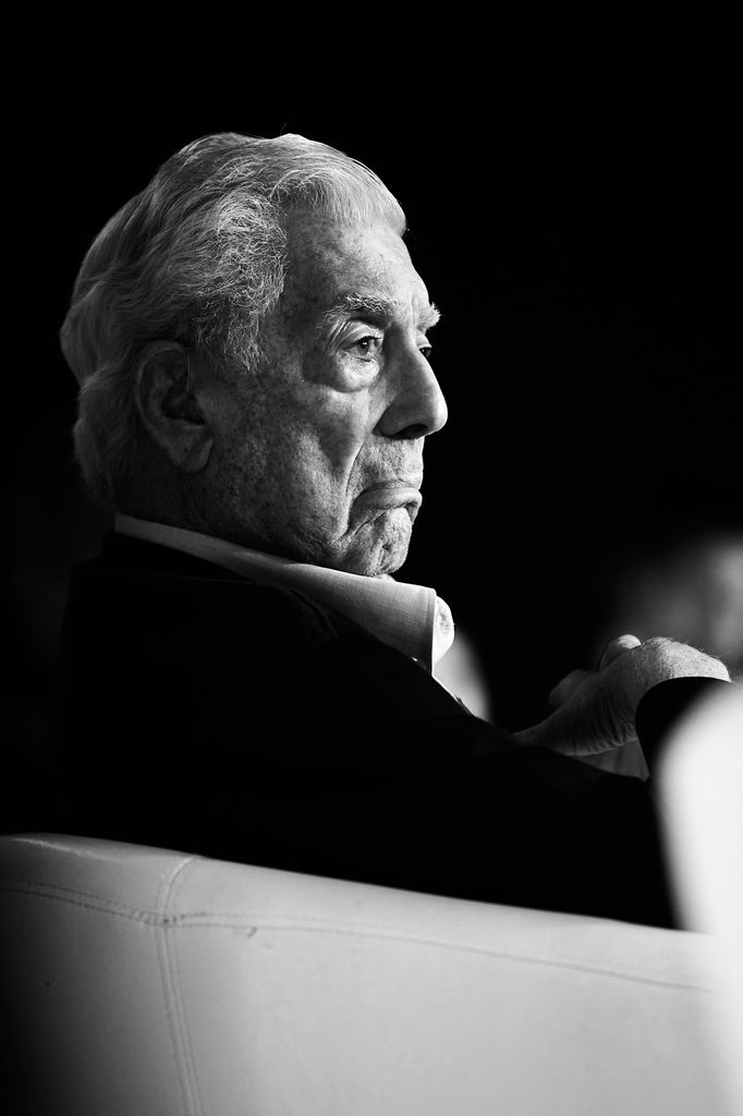  La vida amorosa de Mario Vargas Llosa: de casarse con su tía a dejarlo todo por Isabel Preysler
