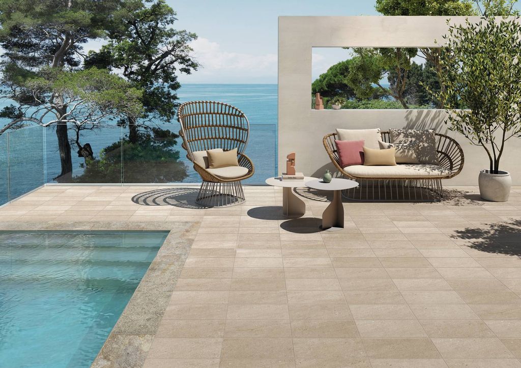 Piscina con zona de estar