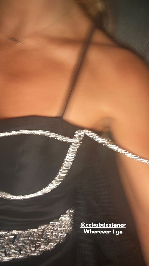 Belén Écija adelanta la manicura estrella de Navidad con un vestido de brillos