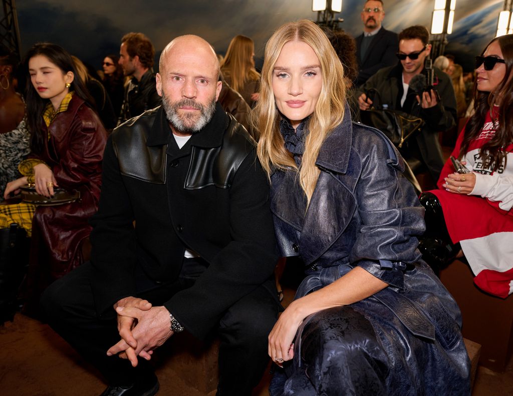 Jason Statham y Rosie Huntington-Whiteley en el 'show' de Burberry en Londres, el pasado 22 de septiembre de 2025