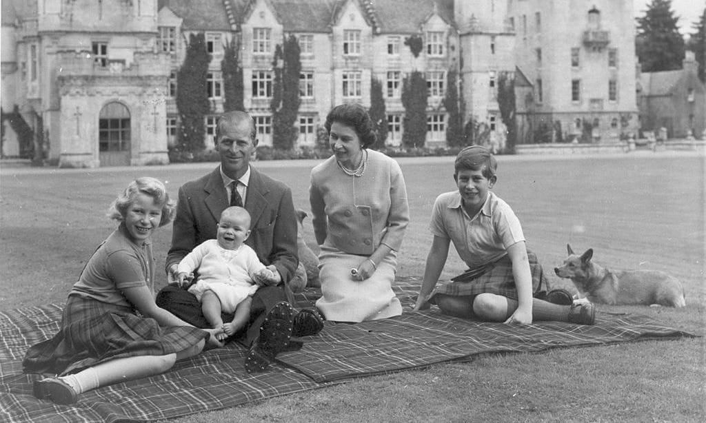 reina isabel ii y su familia