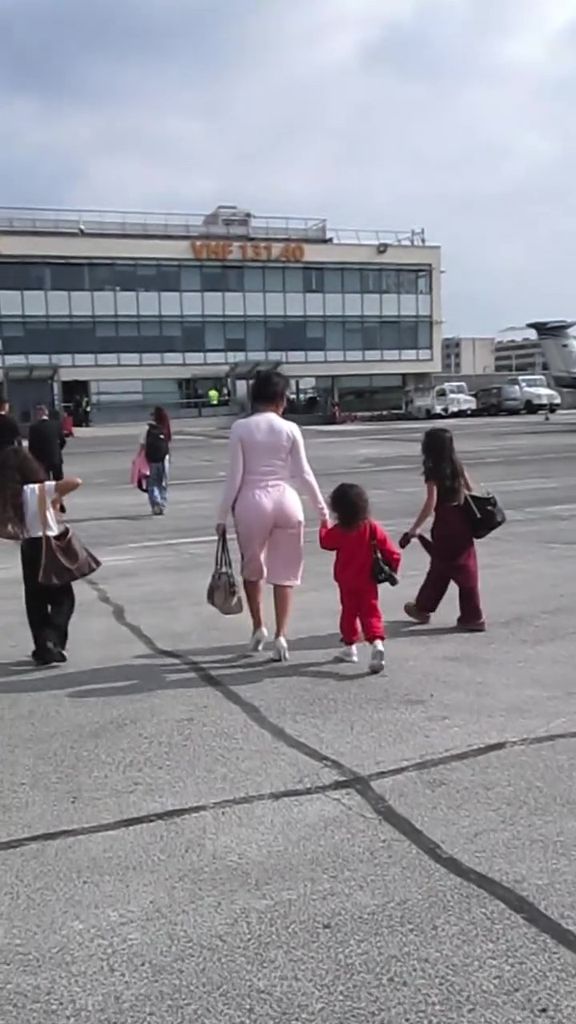 Georgina organizó un viaje de chicas a París con sus hijas Eva, Alana y Bella Esmeralda.