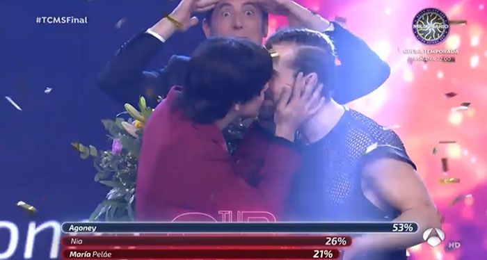 Agoney beso