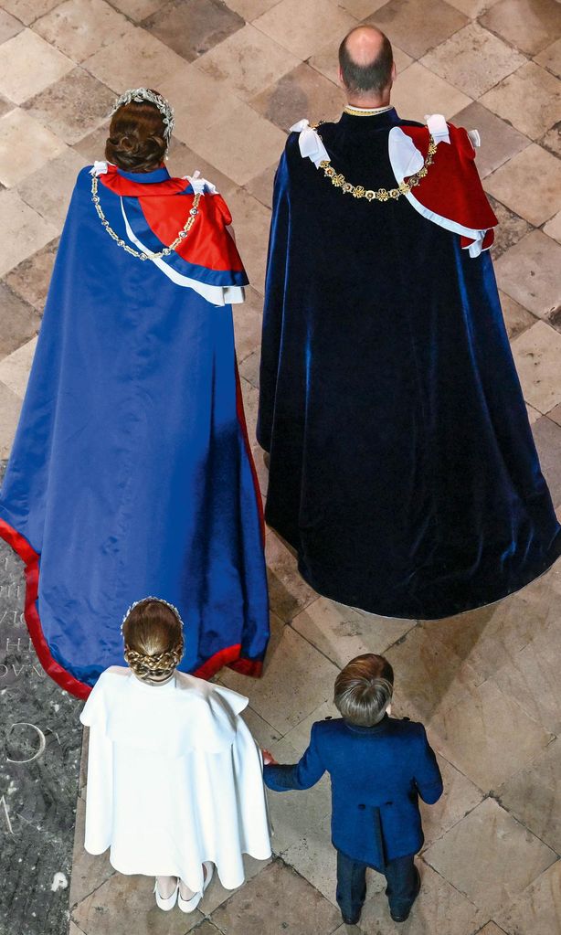 HOLA4111 CORONACIÓN