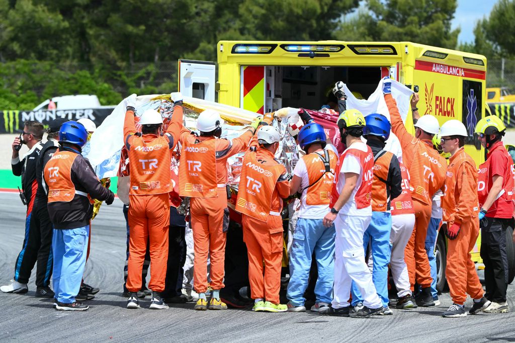 La ambulancia que se ha llevado al piloto