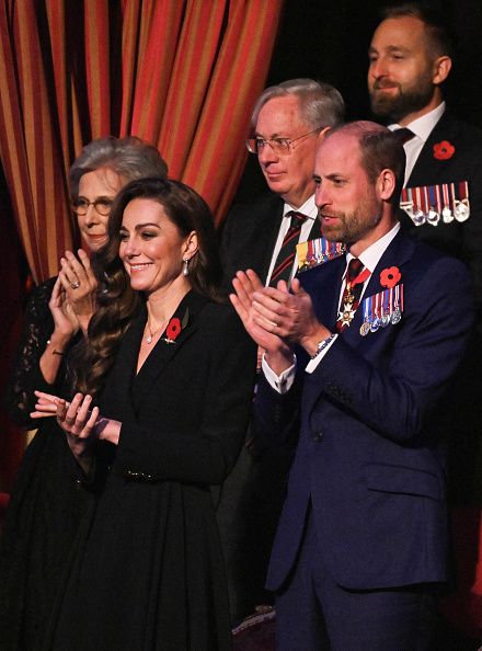 Plano medio de Kate Middleton y el príncipe Guillermo en el concierto del Día del Recuerdo 2024
