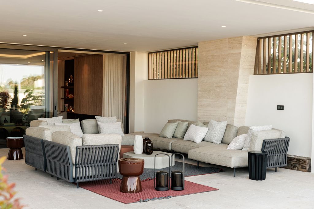 Salón de verano con dos sofás