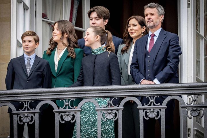 Las hijas de Mary de Dinamarca comparten ropa en el cumpleaños de la reina Margarita