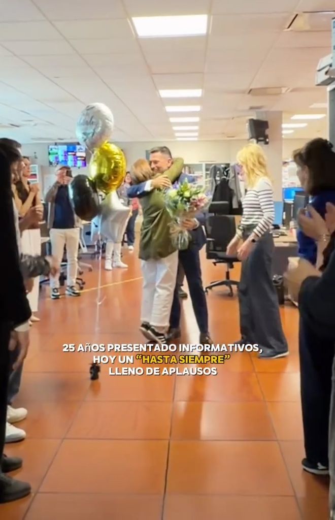 La emotiva despedida de sus compañeros