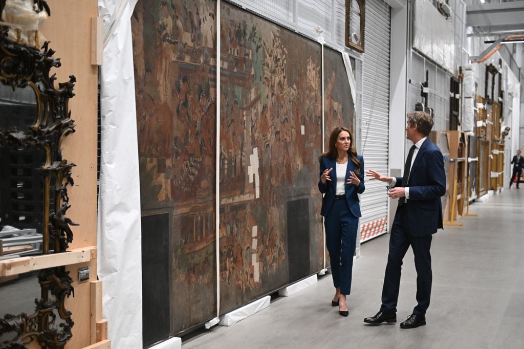 Kate Middleton en su visita al V&A East Storehouse en Londres. 