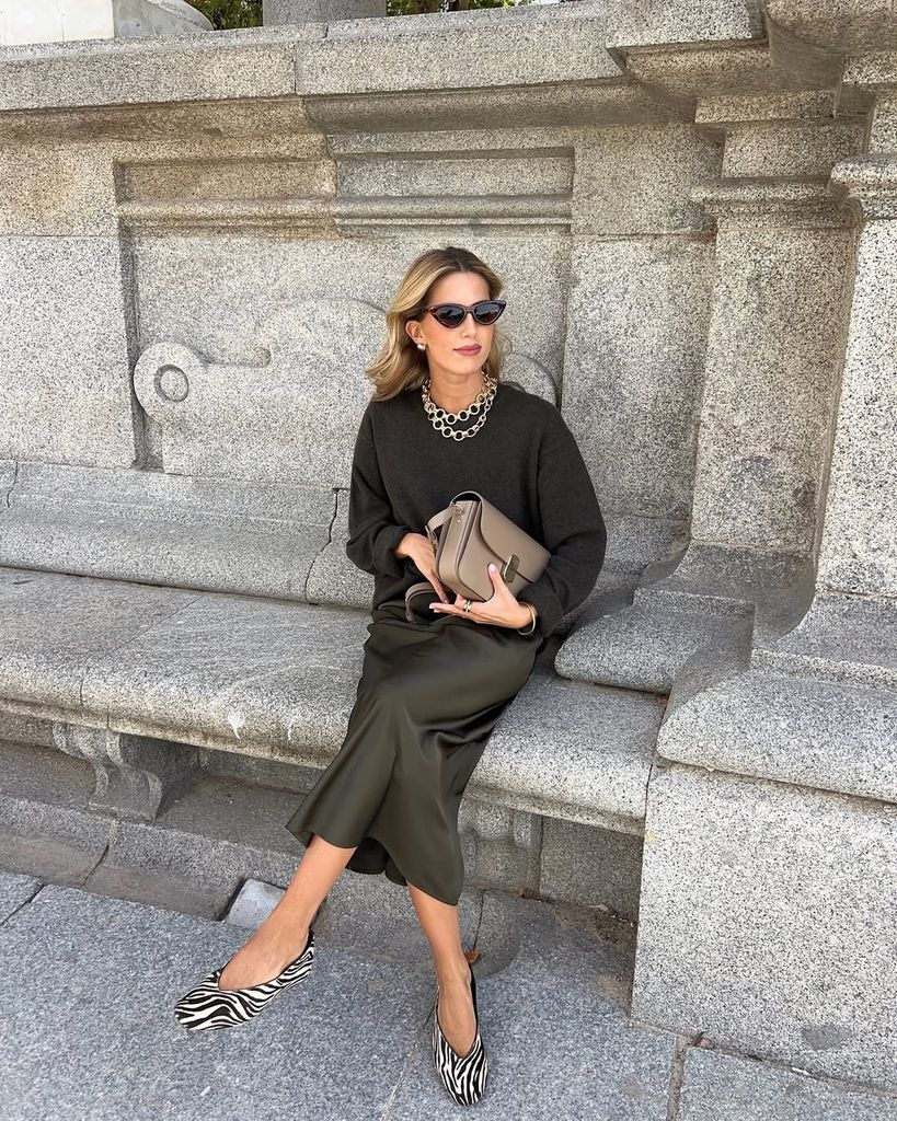 Looks falda satinada mayo 2026
