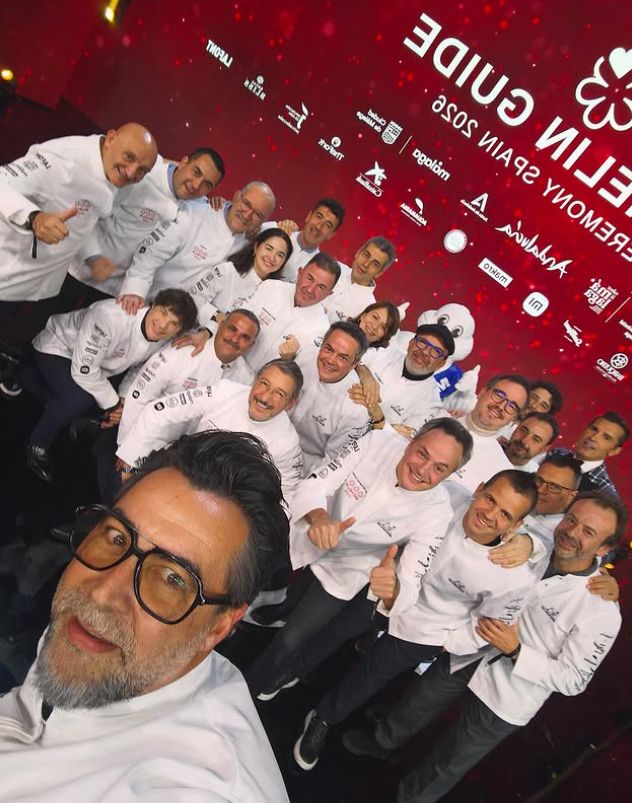 Emblemático selfie de Quique Dacosta con todos los chefs premiados con tres estrellas Michelin (entre ellos Jordi Cruz), en la pasada gala celebrada en Málaga.