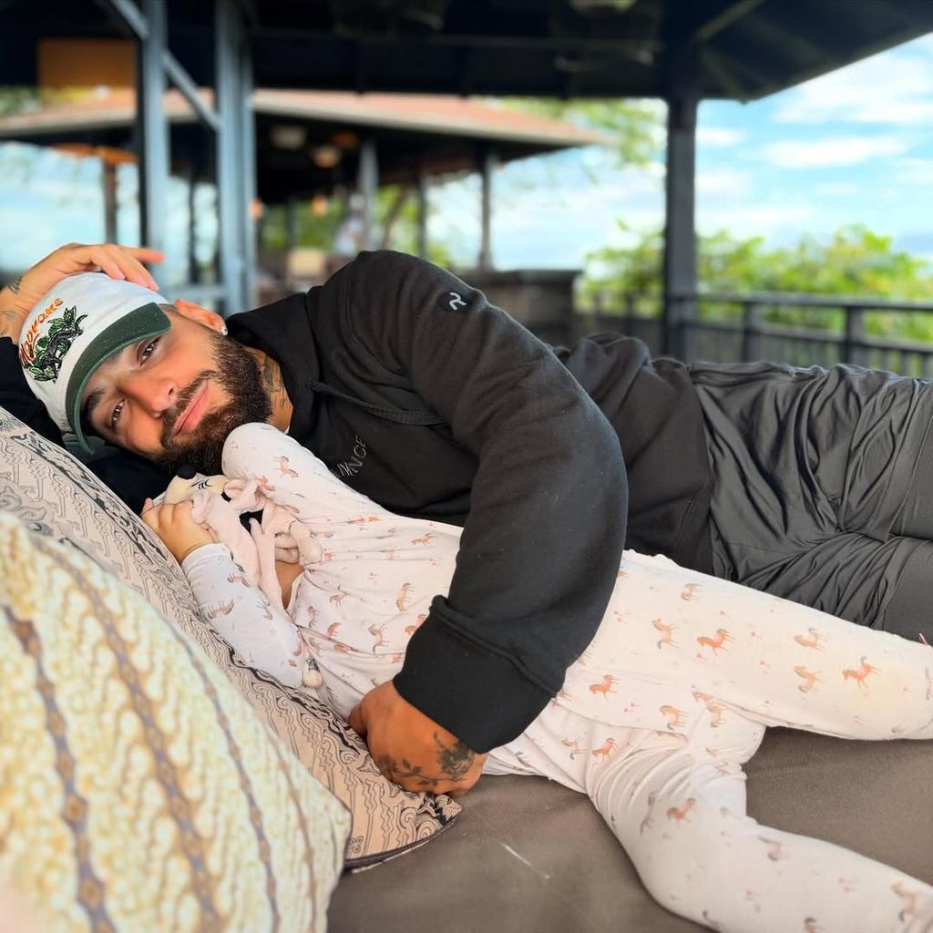 Maluma junto a su hija, Paris