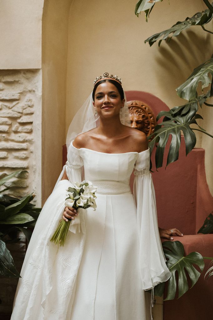 Boda viral influencer Ángela tiara de corales