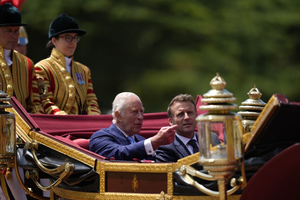 El rey Carlos III junto a Emmanuel Macron en su visita de Estado.