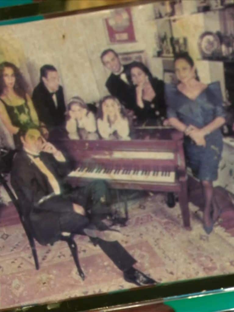La foto de los Flores al completo que 'La Faraona' tenía sobre el piano de su casa y que Alba Flores ha regalado a David Broncao