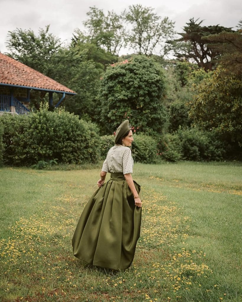 Margarita Ruyra de Andrade con un vestido de madrina de Isabel Zapardiez para Es Fascinante