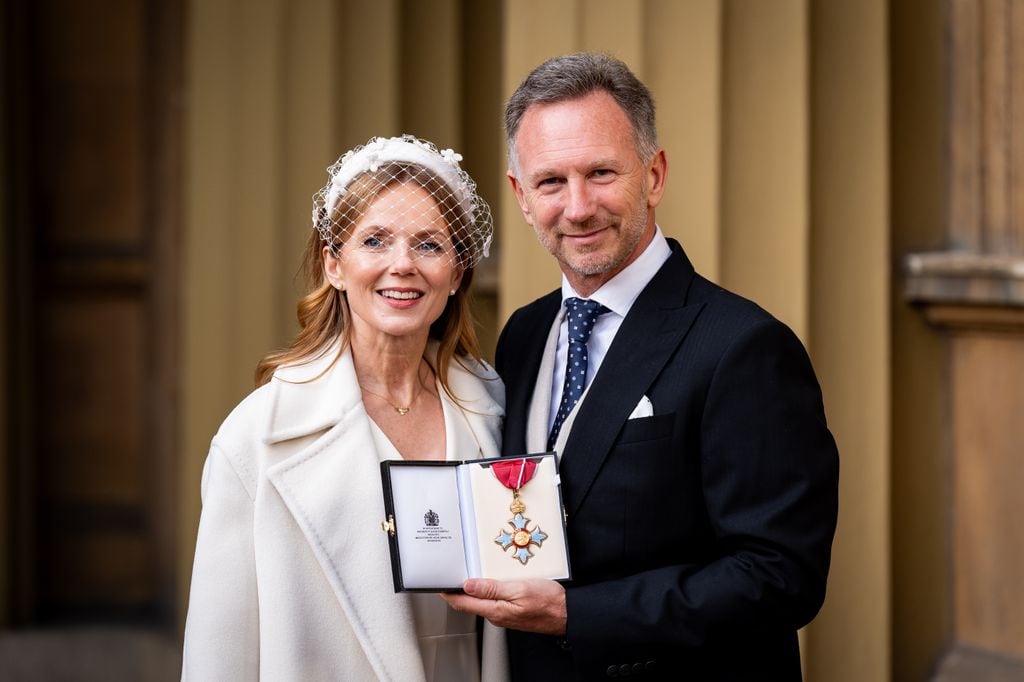 El marido de Geri Halliwell, Christian Horner, deja atrás un año infernal y es condecorado por el rey Carlos III