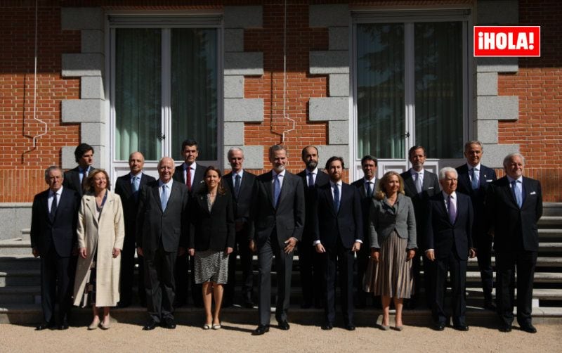El rey con la Grandeza de España 