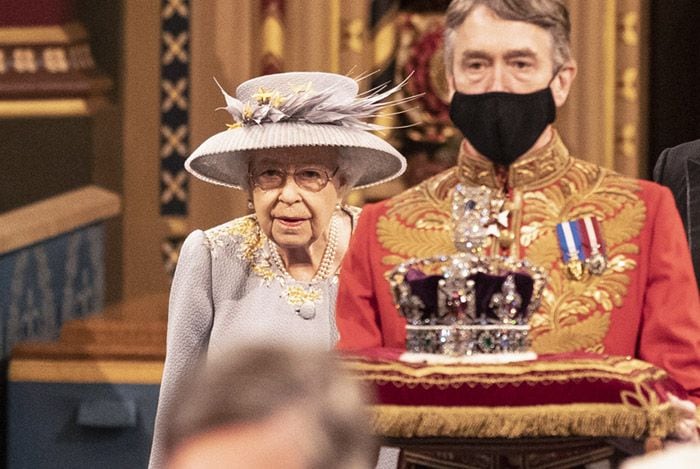 Isabel II junto a David Rocksavage