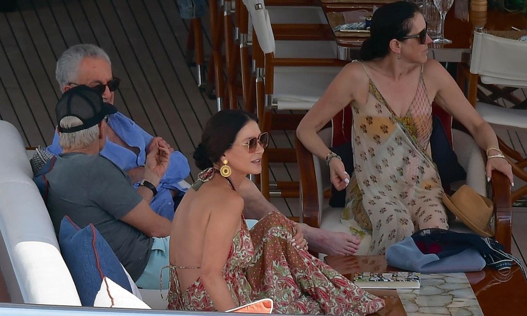 HOLA4124 CATHERINE Y MICHAEL DOUGLAS